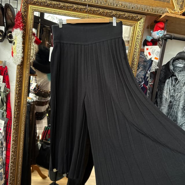 80’s Knife-Pleat Wide Leg Culottes – Jet Black